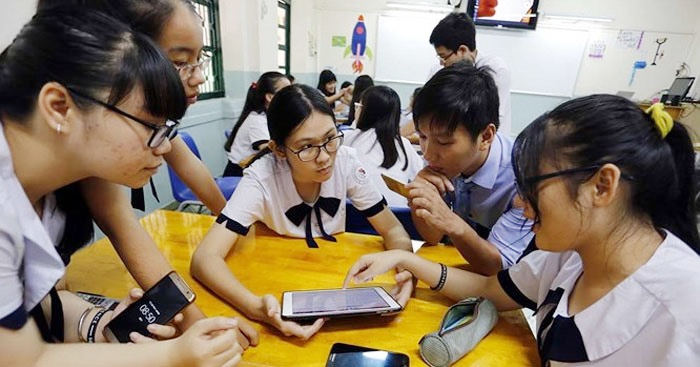 Học sinh được dùng điện thoại trong lớp: Tranh cãi dữ dội, phản đối phần nhiều - 1