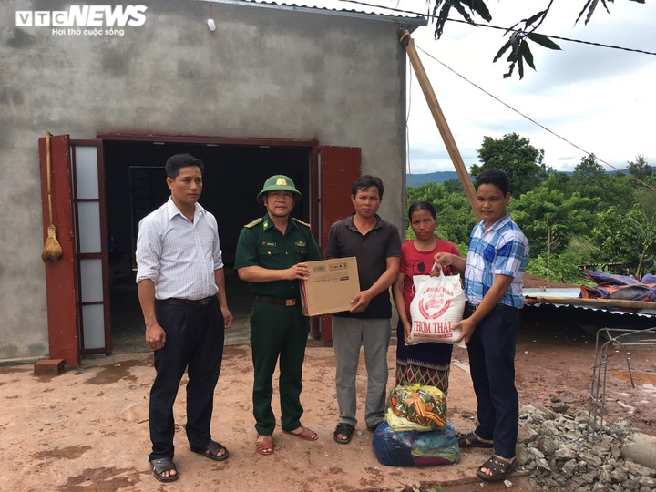 Quảng Trị - Huế tan hoang sau bão số 5, quân dân chung tay khắc phục - 4