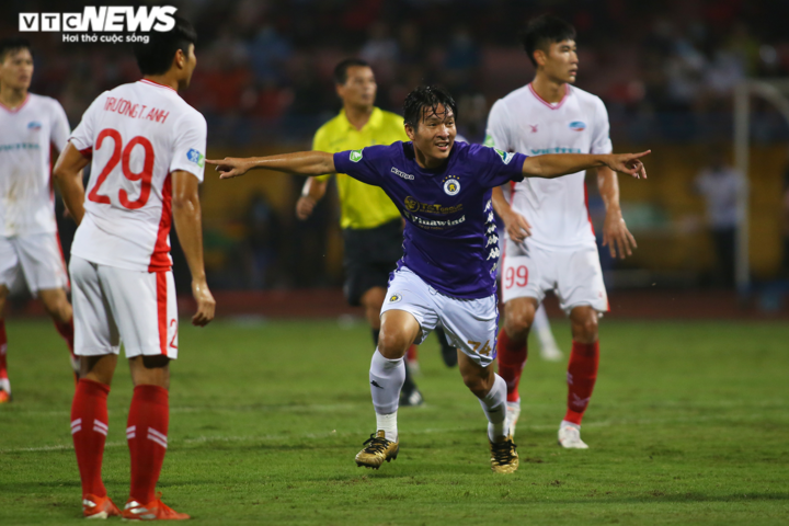 Hà Nội FC thắng ngược trong 6 phút, Quế Ngọc Hải cau có cãi nhau với đồng đội - 8