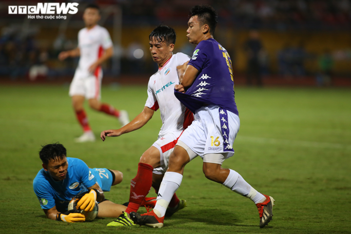 Hà Nội FC thắng ngược trong 6 phút, Quế Ngọc Hải cau có cãi nhau với đồng đội - 7