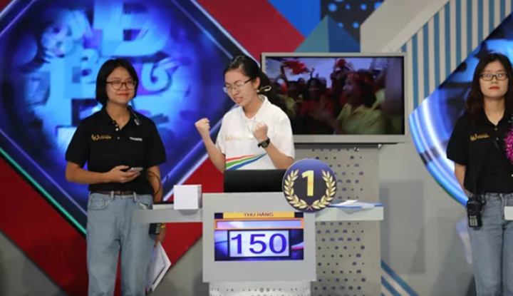 Sao Việt nhắn quán quân Olympia đang bị chỉ trích: 'Vui lên đi em' - 1