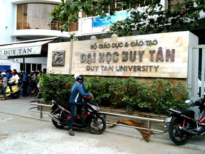 Trưởng đoàn tuyển sinh Đại học Duy Tân gửi 900 thư nặc danh nói xấu trường khác - 1