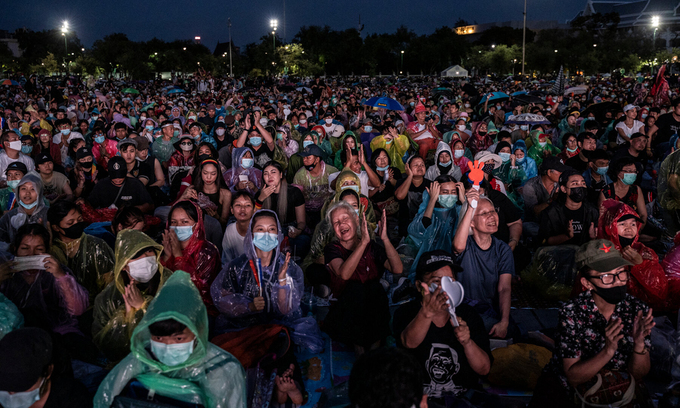 Thủ tướng Thái Lan lo ngại đất nước 'chìm trong biển lửa' - 3