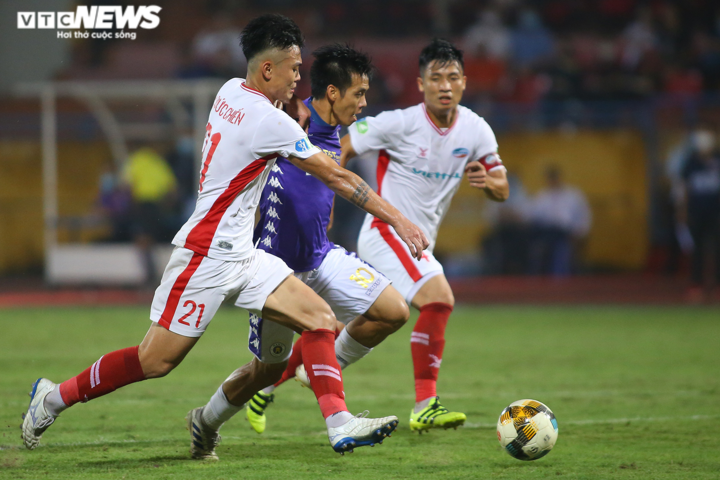 Hà Nội FC thắng ngược trong 6 phút, Quế Ngọc Hải cau có cãi nhau với đồng đội - 3