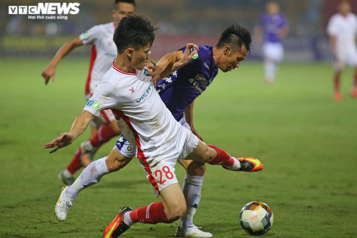 Hà Nội FC thắng ngược trong 6 phút, Quế Ngọc Hải cau có cãi nhau với đồng đội - 4