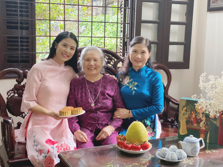 Hoa hậu Ngọc Hân làm bánh trung thu tặng người thân - 3