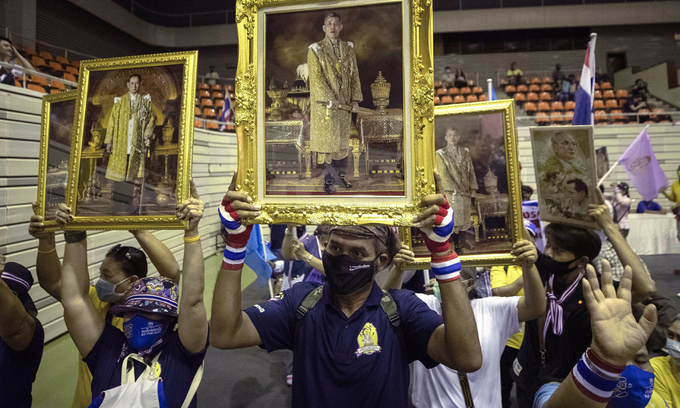 Thủ tướng Thái Lan lo ngại đất nước 'chìm trong biển lửa' - 2