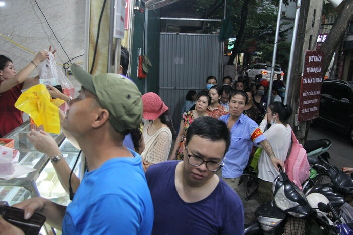 Bia hơi chỉ dùng cốc ‘cóc gặm’: Minh chứng bảo thủ, kém năng động ở Hà Nội? - 1