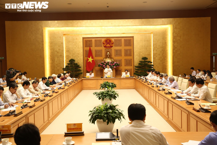 Tính toán tổ chức thi tốt nghiệp THPT trên máy tính từ năm 2025 - 1