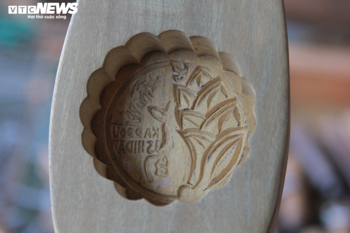 Nghệ nhân duy nhất của làng mộc đau đáu giữ nghề đục khuôn bánh trung thu - 12