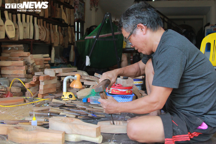 Nghệ nhân duy nhất của làng mộc đau đáu giữ nghề đục khuôn bánh trung thu - 1