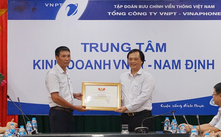 Hai em nhỏ ở Nam Định rơi xuống sông được nhân viên VinaPhone cứu sống - 1
