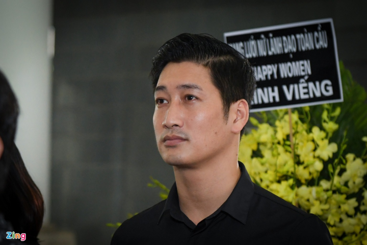 Nhạc sĩ Nguyễn Cường đứng lặng bên linh cữu nhạc sĩ Phó Đức Phương - 12