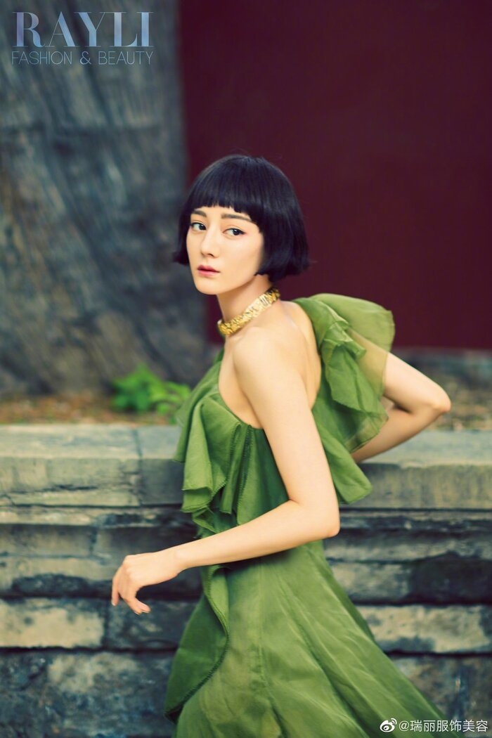 Địch Lệ Nhiệt Ba 'xấu lạ' mà vẫn cuốn hút với mái tóc cụt ngủn - 3