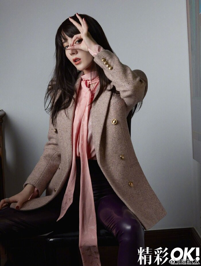 Địch Lệ Nhiệt Ba 'xấu lạ' mà vẫn cuốn hút với mái tóc cụt ngủn - 7