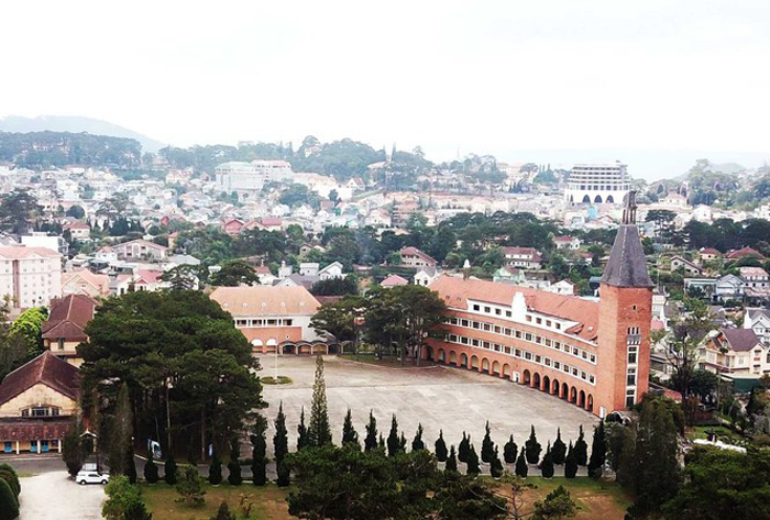 Trường đẹp bậc nhất Việt Nam nguy cơ 'mất tên’, nhiều giảng viên không có việc - 2