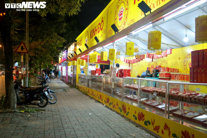 Dân thắt chặt chi tiêu, bánh trung thu siêu sang bị thất sủng - 10