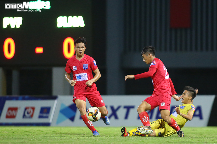 Văn Quyến hò hét thay HLV trưởng bị bệnh tim, đưa U17 SLNA vào chung kết - 8