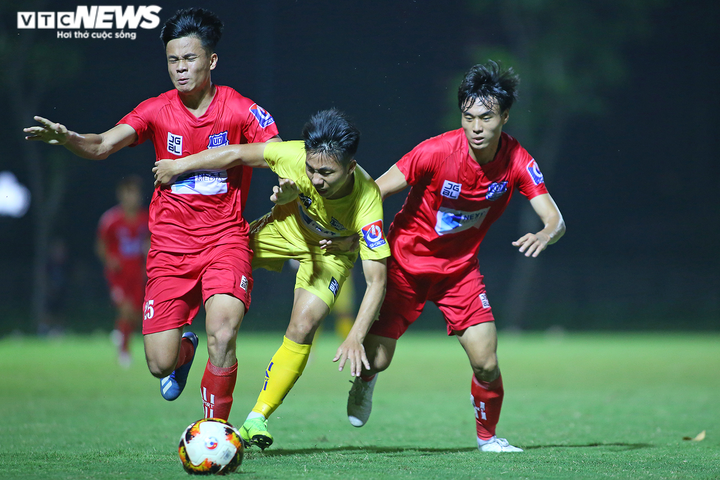 Văn Quyến hò hét thay HLV trưởng bị bệnh tim, đưa U17 SLNA vào chung kết - 7