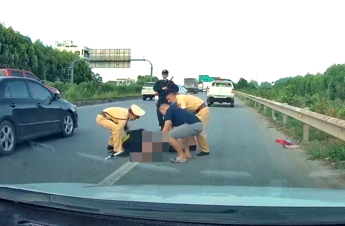 Chống đối CSGT ngày càng manh động: Bộ Công an tăng thẩm quyền để sử dụng vũ khí - 1