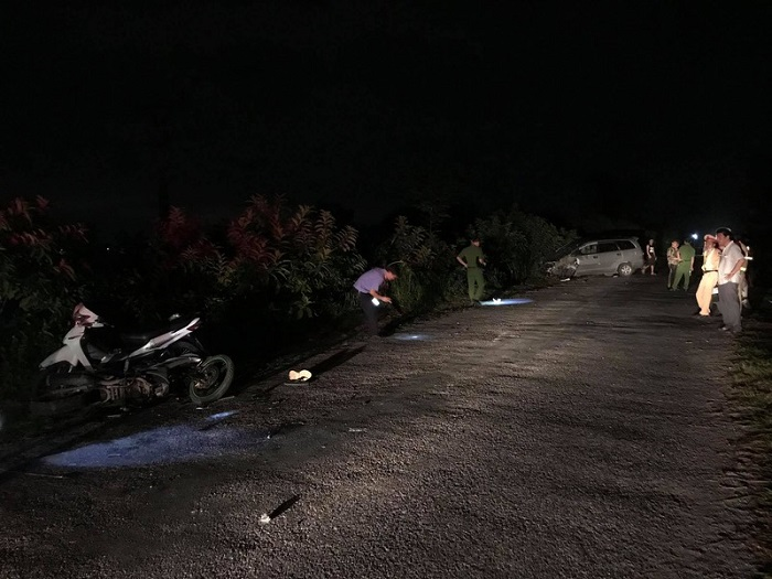 Ô tô đâm hàng loạt xe máy trong đêm, 9 người bị thương ở Hải Dương - 1