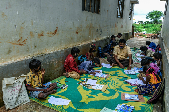 Những đứa trẻ ra đường kiếm sống trong đại dịch - 3