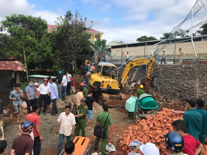 Sập bờ kè của Phòng Cảnh sát giao thông Đắk Nông, 1 công nhân thiệt mạng - 1