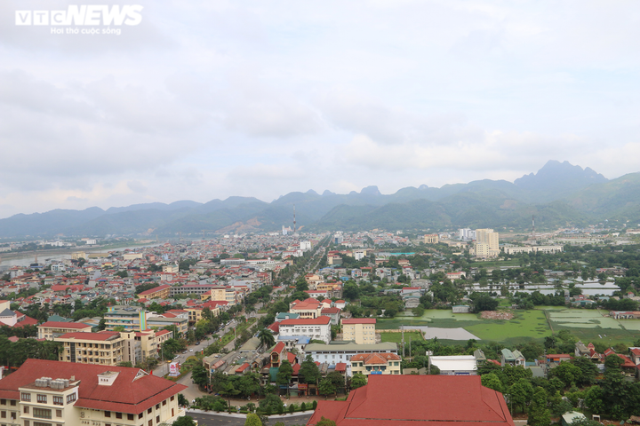 Cận cảnh khẩu hiệu 11 chữ được đầu tư gần 11 tỷ đồng ở Hòa Bình xôn xao dư luận - 10