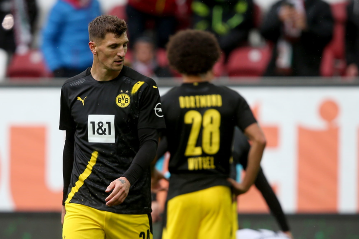 Bóng đá châu Âu điên đảo: Man City, Bayern thua đậm, MU hết trận vẫn có phạt đền - 17