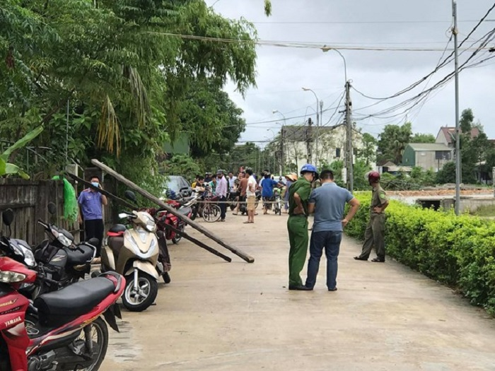 Ba mẹ con ở Hà Tĩnh bị truy sát lúc giữa trưa - 1