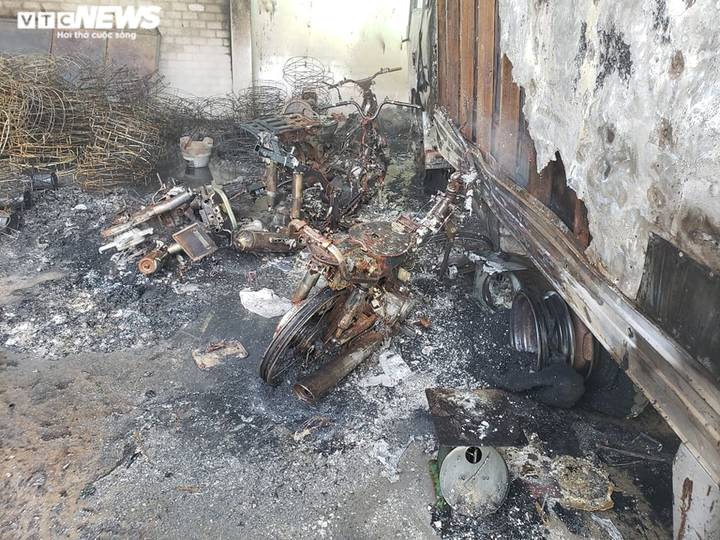 Ảnh: Kho chứa hải sản ở Quảng Nam bốc cháy ngùn ngụt - 6