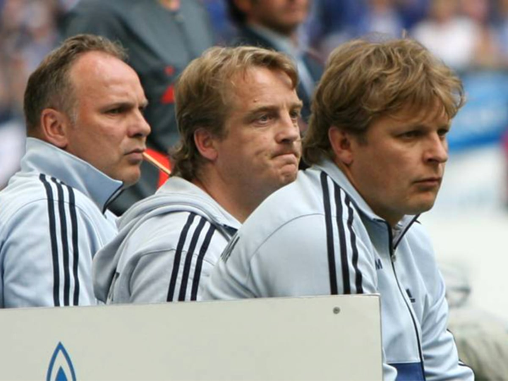 Bao nhiêu đội trên thế giới sử dụng 2 HLV cùng lúc như HAGL? - 2