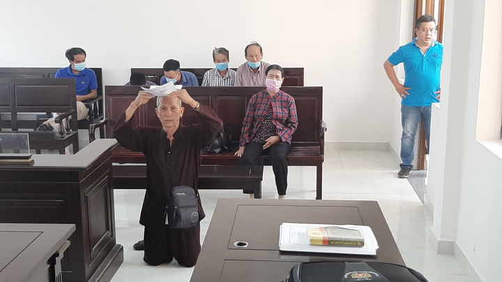 Đồng Nai: Y án sơ thẩm vụ lão nông 79 tuổi quỳ ở toà xin được xét xử - 2