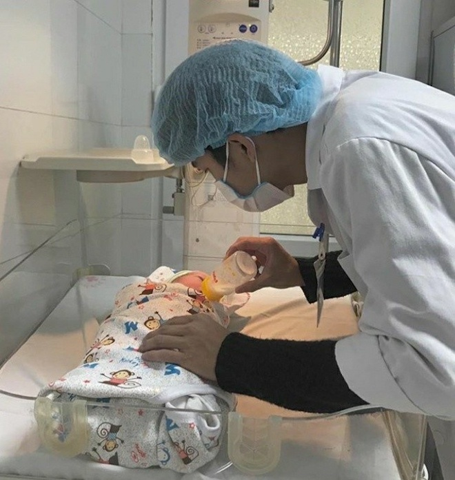 Ảnh: Nam sinh trường Y gây 'sốt' sau clip mặc áo blouse - 8