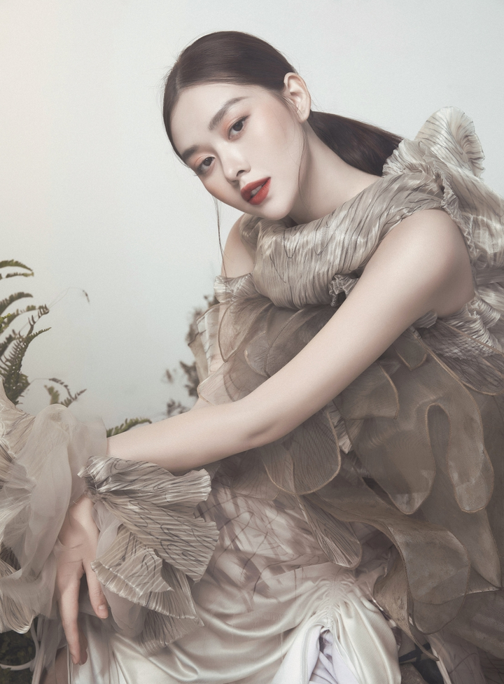 Vẻ đẹp liêu trai của Á hậu Tường San trong bộ ảnh đón Trung thu - 6