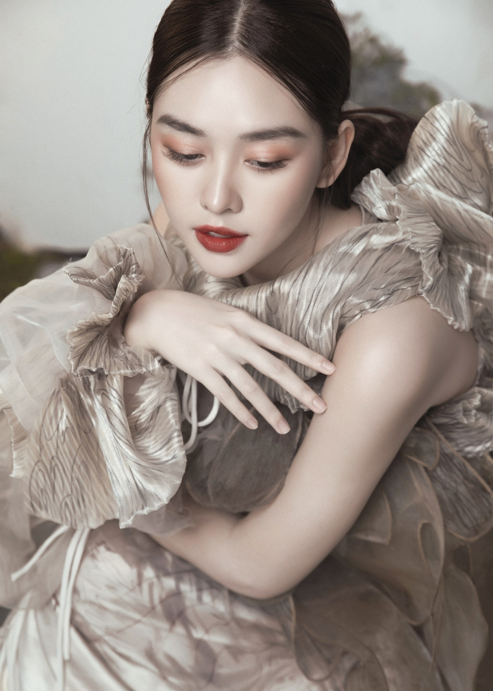 Vẻ đẹp liêu trai của Á hậu Tường San trong bộ ảnh đón Trung thu - 7