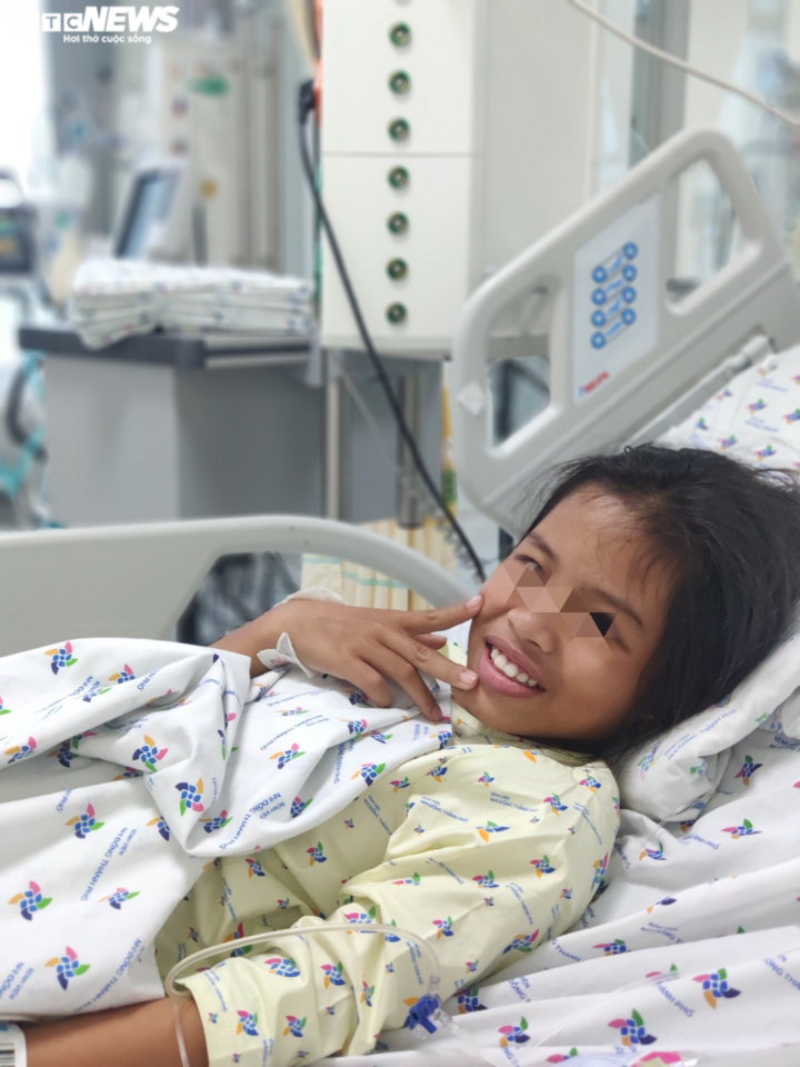 Cứu bé gái 11 tuổi nguy kịch vì uống cả vốc thuốc ngủ - 1