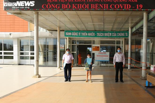 2 bệnh nhân cuối cùng xuất viện, Quảng Nam 'vắng bóng' COVID-19 - 1