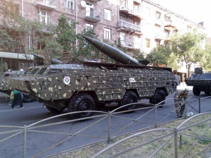 'So găng' sức mạnh quân sự giữa Azerbaijan và Armenia - 3