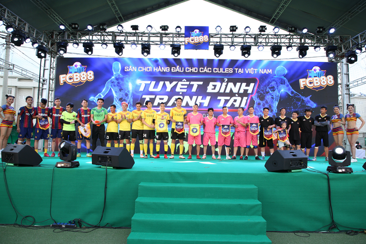 400 fan Barcelona tham gia ngày hội 'Tuyệt đỉnh tranh tài' - 3