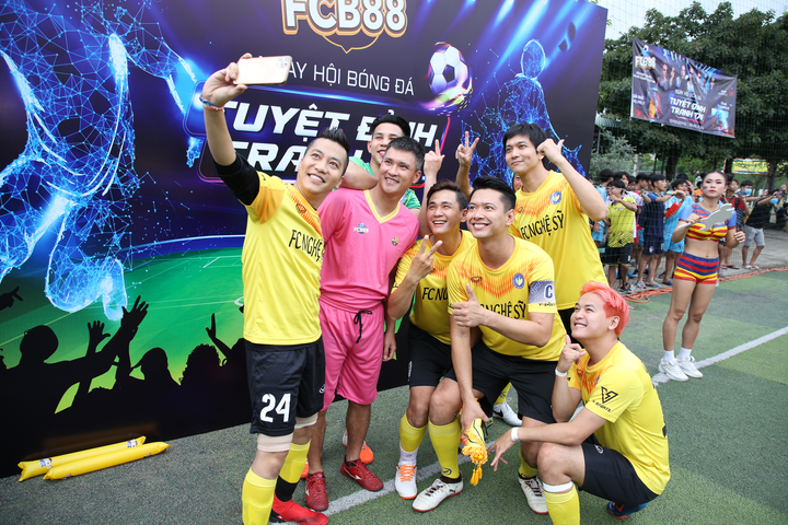 400 fan Barcelona tham gia ngày hội 'Tuyệt đỉnh tranh tài' - 4