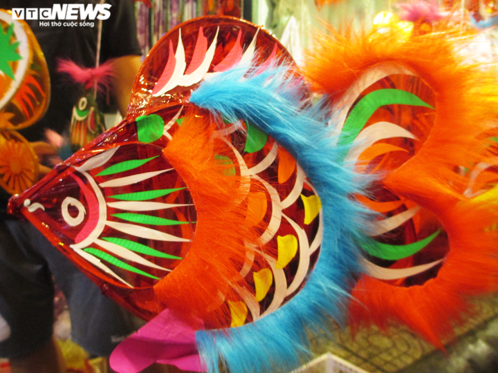 Phố lồng đèn ở TP.HCM đông nghẹt người đi chơi Trung thu - 5