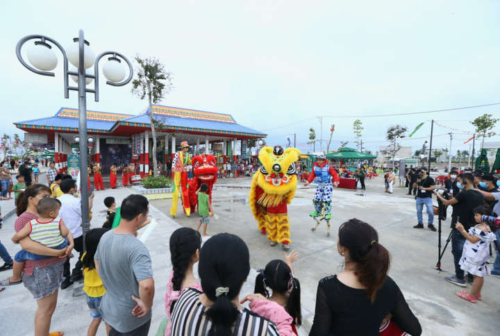 Khánh thành Khu kinh tế đêm đầu tiên tại thành phố Đồng Xoài - 1