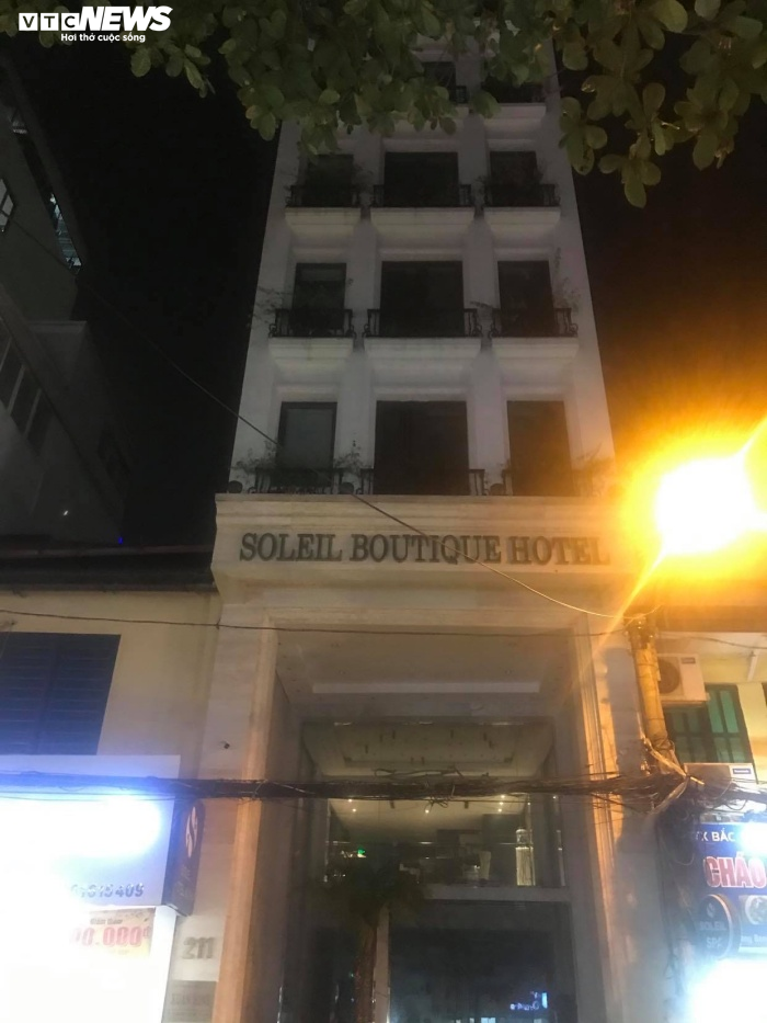 Buồn thảm loạt khách sạn đêm không sáng đèn trên phố cổ Hà Nội - 1