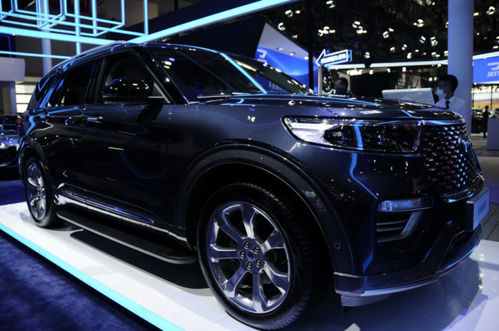 Đọ 'độ chất' Ford Explorer 2020 bản Trung Quốc và Mỹ - 1