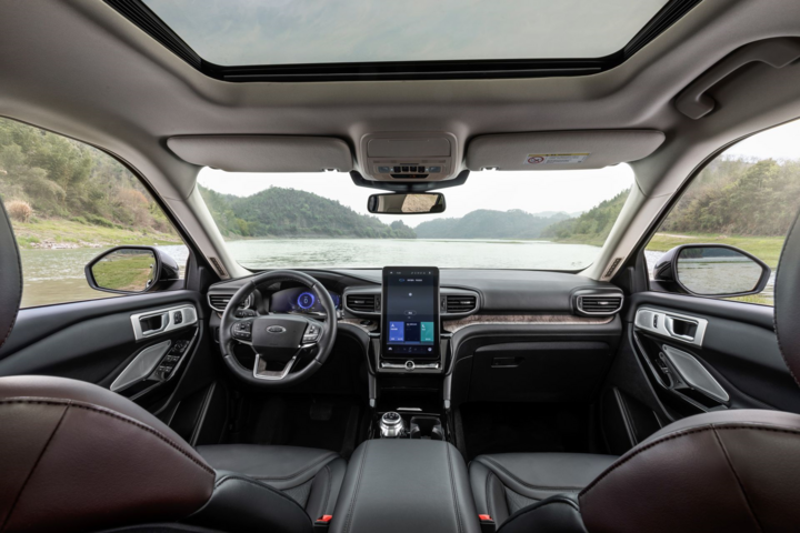 Đọ 'độ chất' Ford Explorer 2020 bản Trung Quốc và Mỹ - 3
