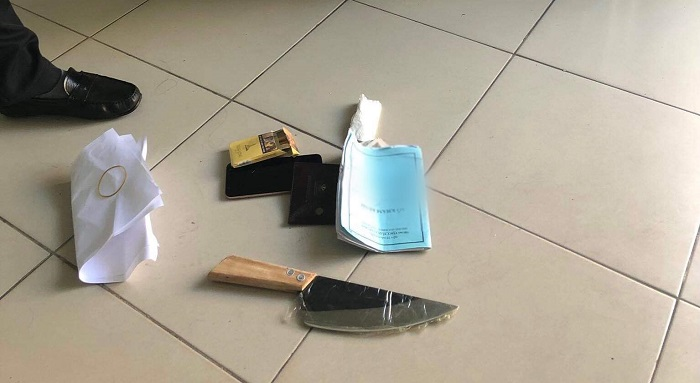 Bệnh nhân nhiễm HIV cầm dao bầu đến bệnh viện chửi bới, đe dọa bác sĩ - 2