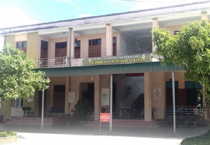 13 học sinh lớp 4 đồng loạt buồn nôn, ngất xỉu trong lớp - 1