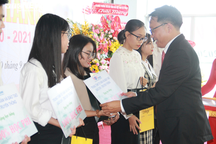 PGS.TS Nguyễn Thế Kỷ: 'Dạy báo chí là dạy nghề - một nghề đặc biệt' - 2