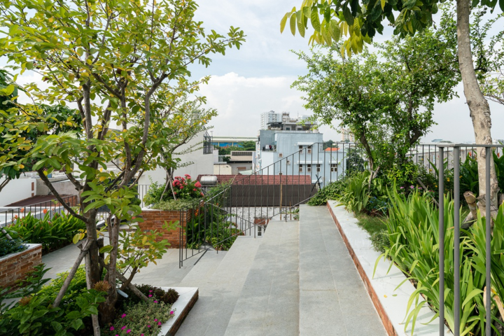 Ngắm 'công viên xanh' trên nóc nhà ở TP.HCM - 8